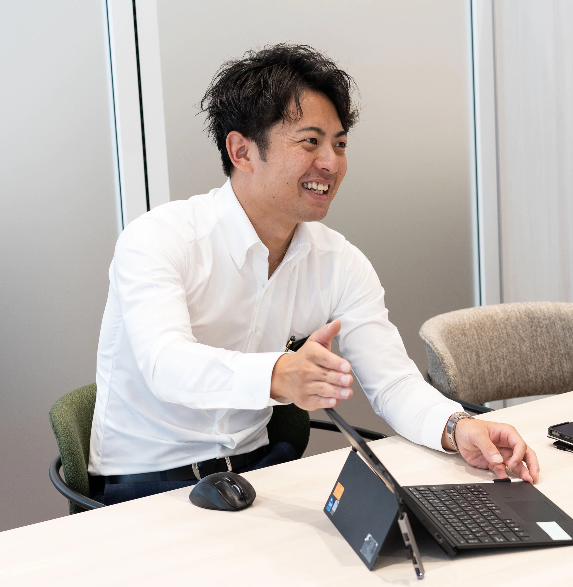 営業スタッフ 林さんのインタビュー写真