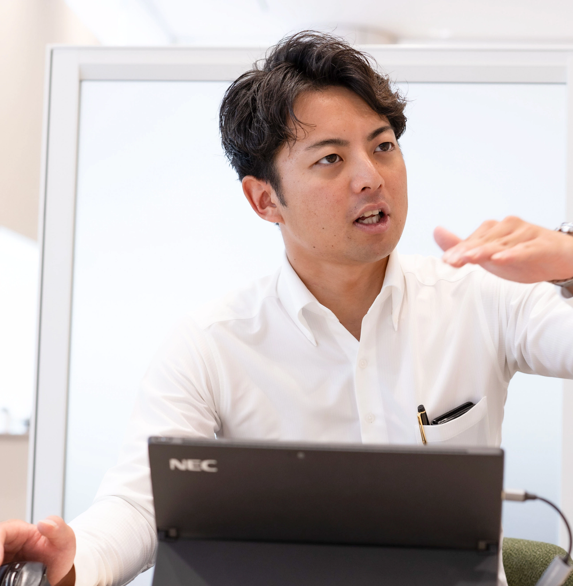 営業スタッフ 林さんのインタビュー写真